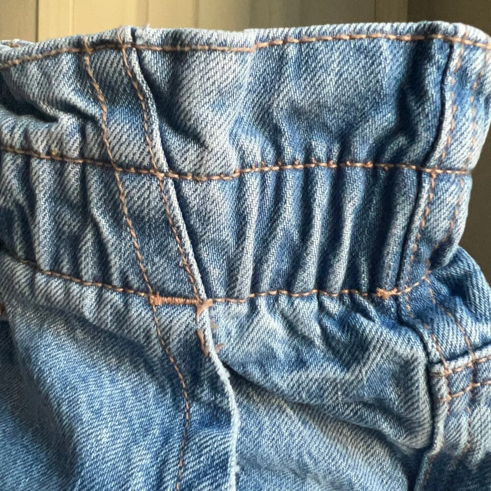 American Eagle Highest Rise Mom Jean - Paperbag Waist - 6 Short - Picture 5 of 6
